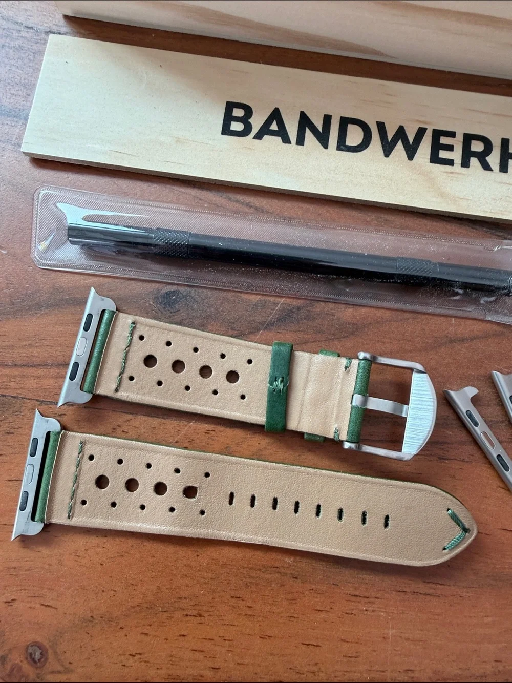 Bandwerk Green Leather Watch Strap for Apple Watch Ultra plus accessories